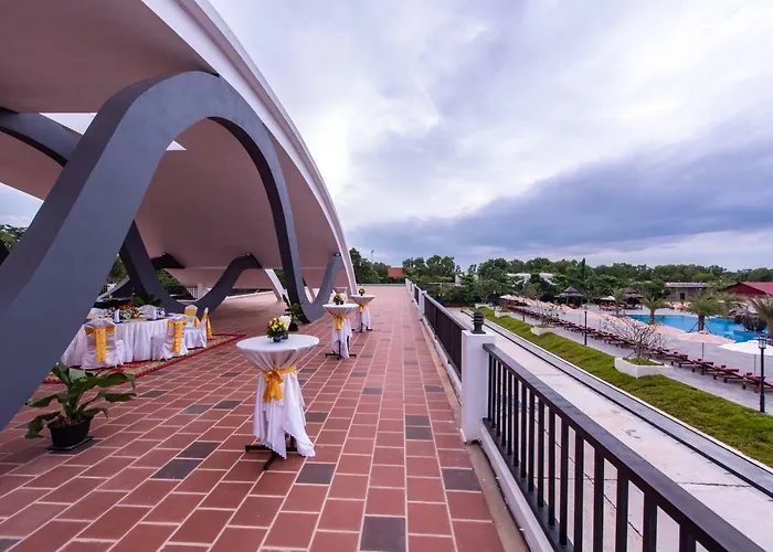 Pacific Premier & 5* Siem Reap